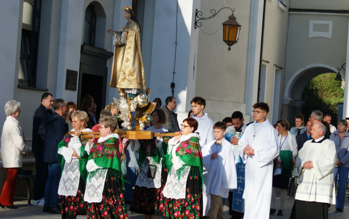 Nabożeństwo Majowe z figurą Matki Bożej od oczu w Uroczystość MB Królowej Polski
